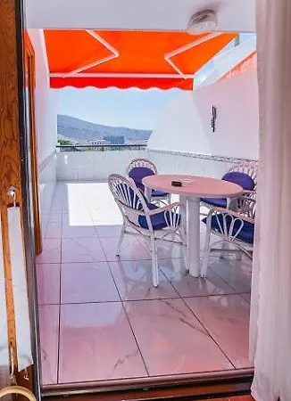 Colina Apartment Sea view , Los Cristianos ,pool WIFI